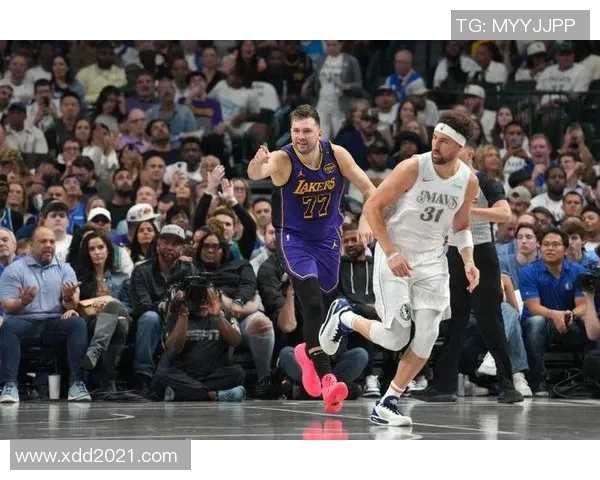 湖人25-2攻击波锁定胜局！詹姆斯戴维斯统治力尽显，东契奇35分三双力压字母哥空砍34+14